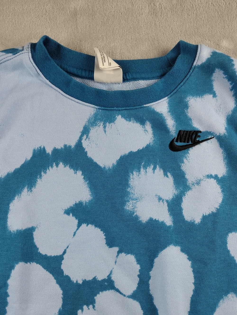 Nike Blue & Light Blue Tie Dye Splotch Print Crewneck Youth Sweatshirt Size XL - Picture 2 of 9